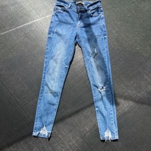 Distressed skinny jeans